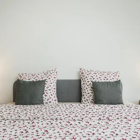Bright Apartment Near Central Station/ Urban Rent Kaunas Exterior photo