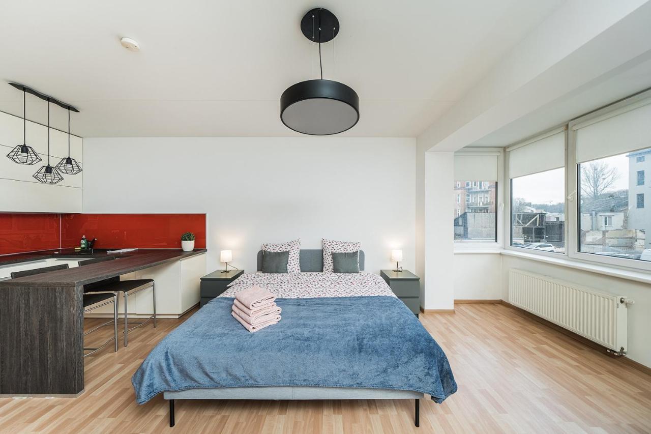 Apartment Bright Near Station/ Urban Rent
